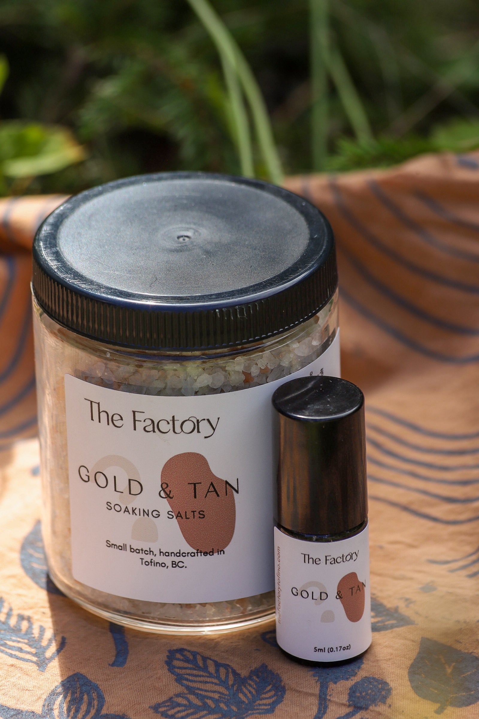 Gold & Tan Soaking Salts 8oz Jar