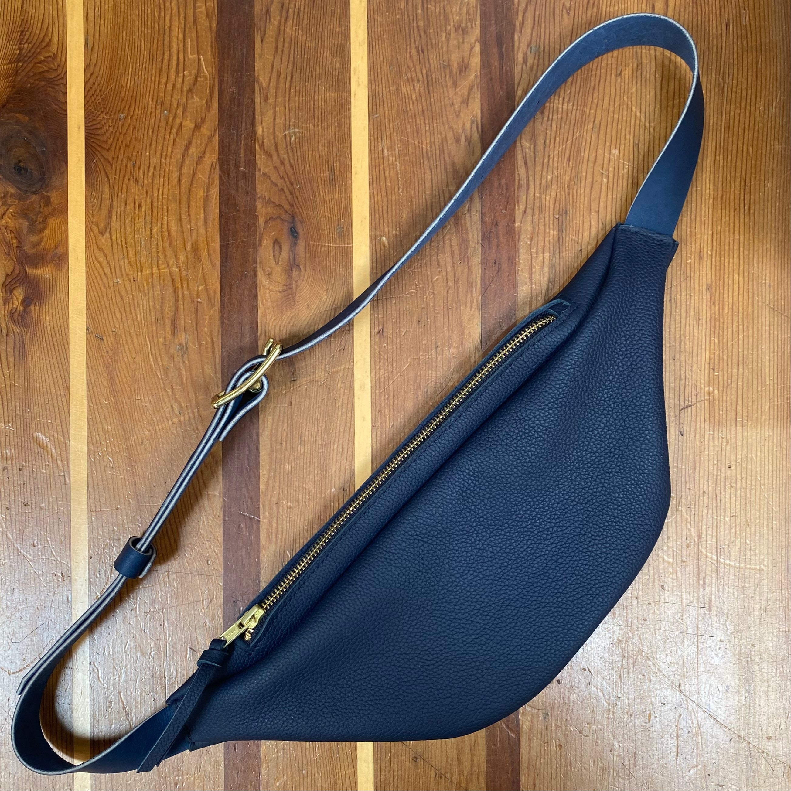 Market Canvas Laurel Sling Bag