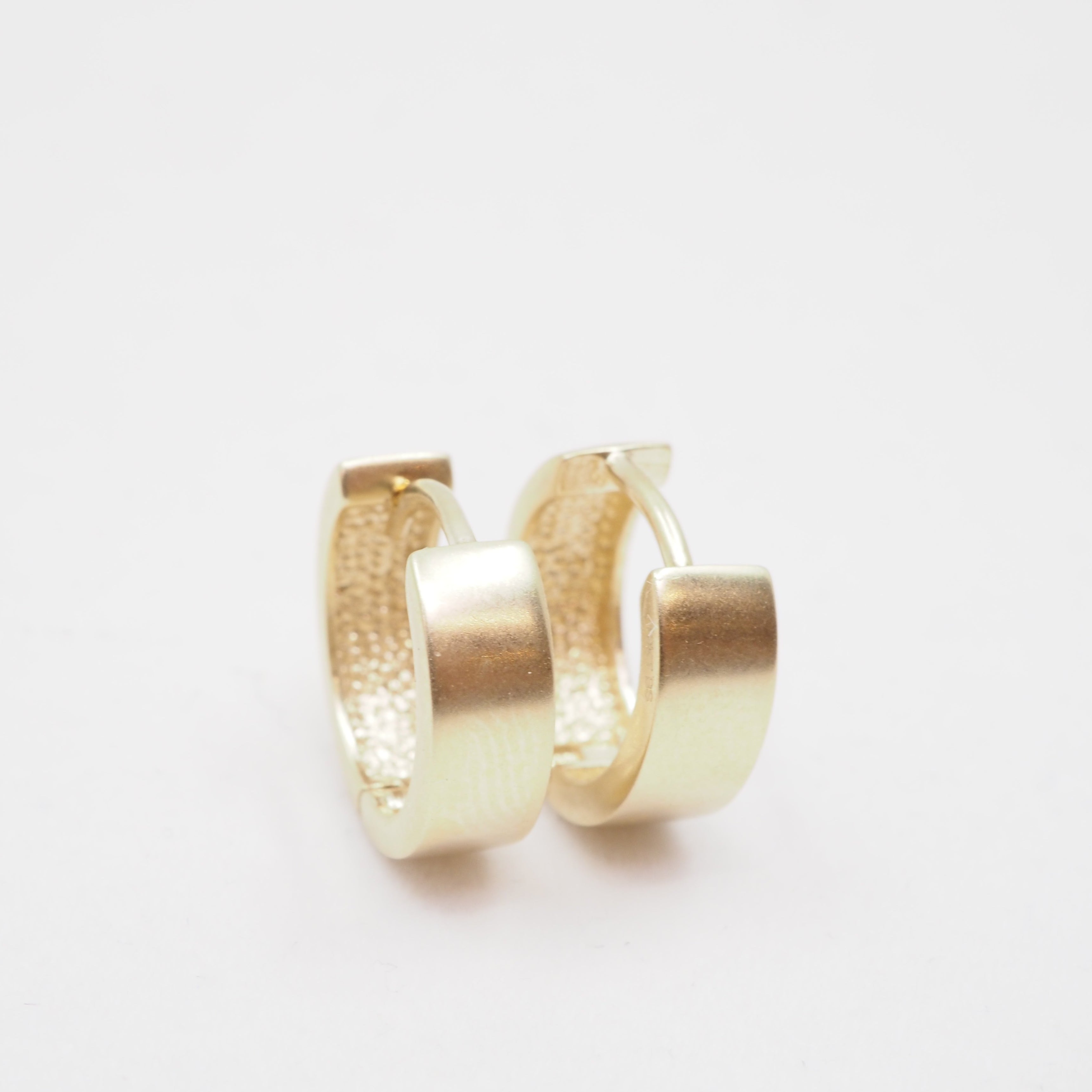 LFJ 10k Clara Huggie Hoops