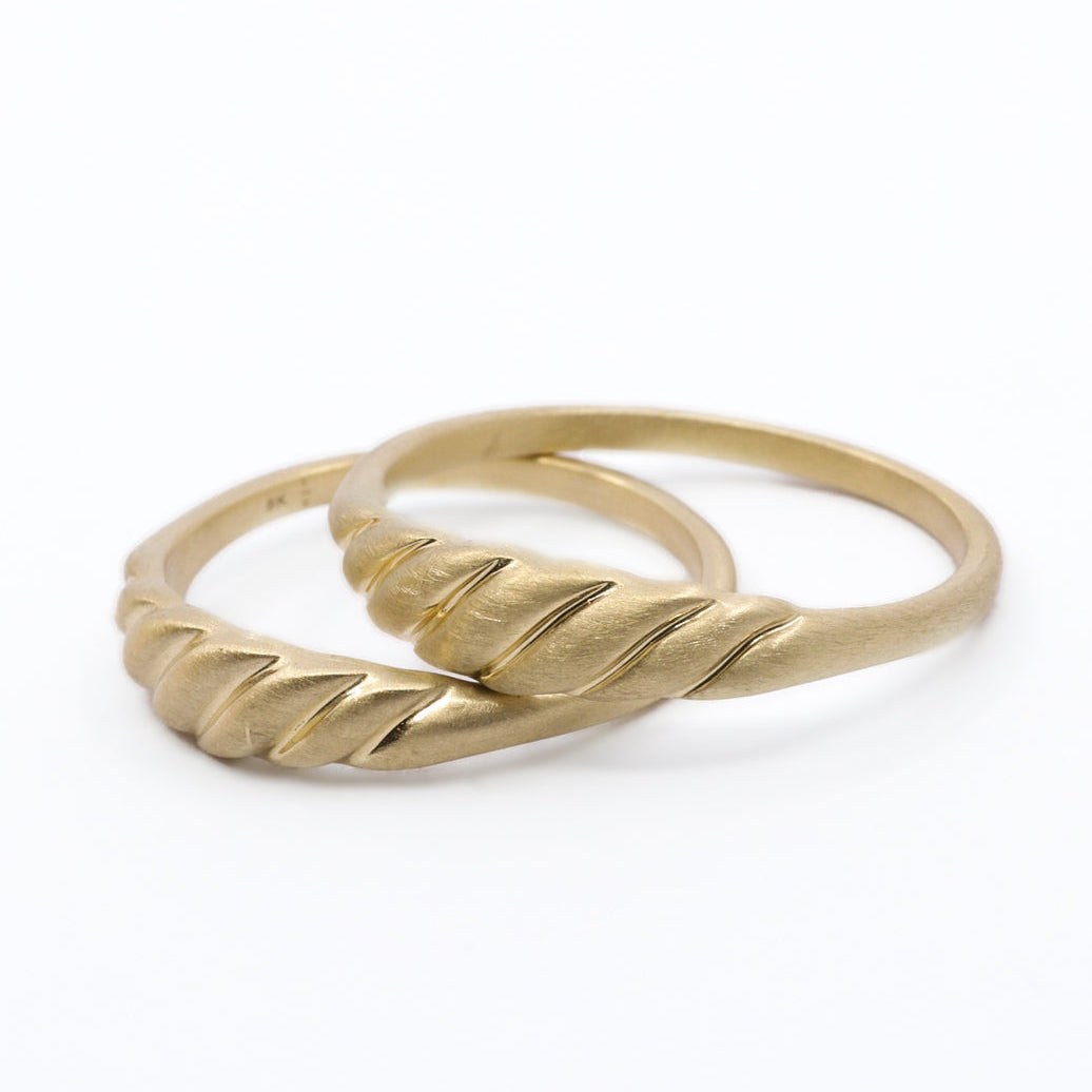 LFJ 9k Solid Gold Meridian Signet Ring