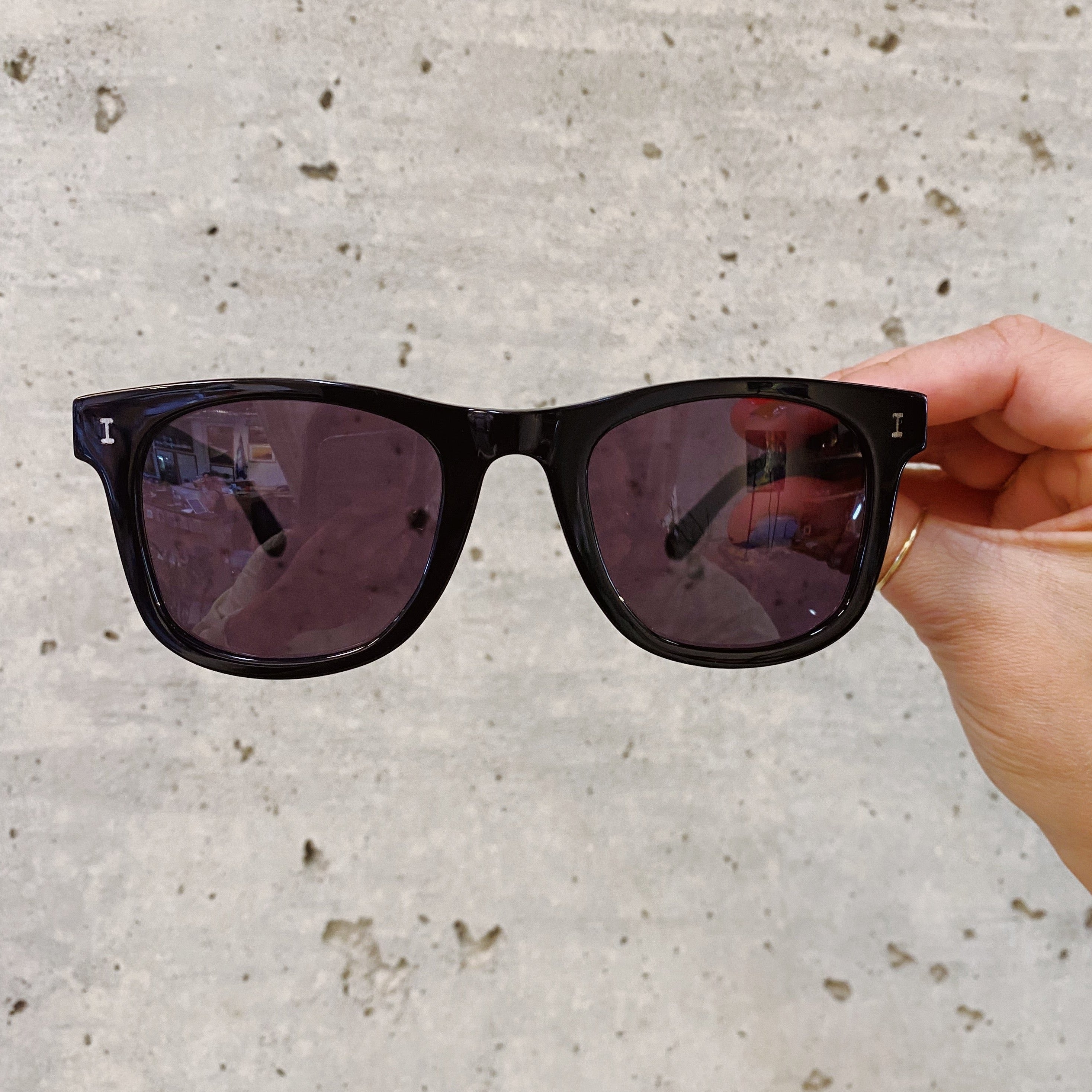 illesteva James Sunglasses