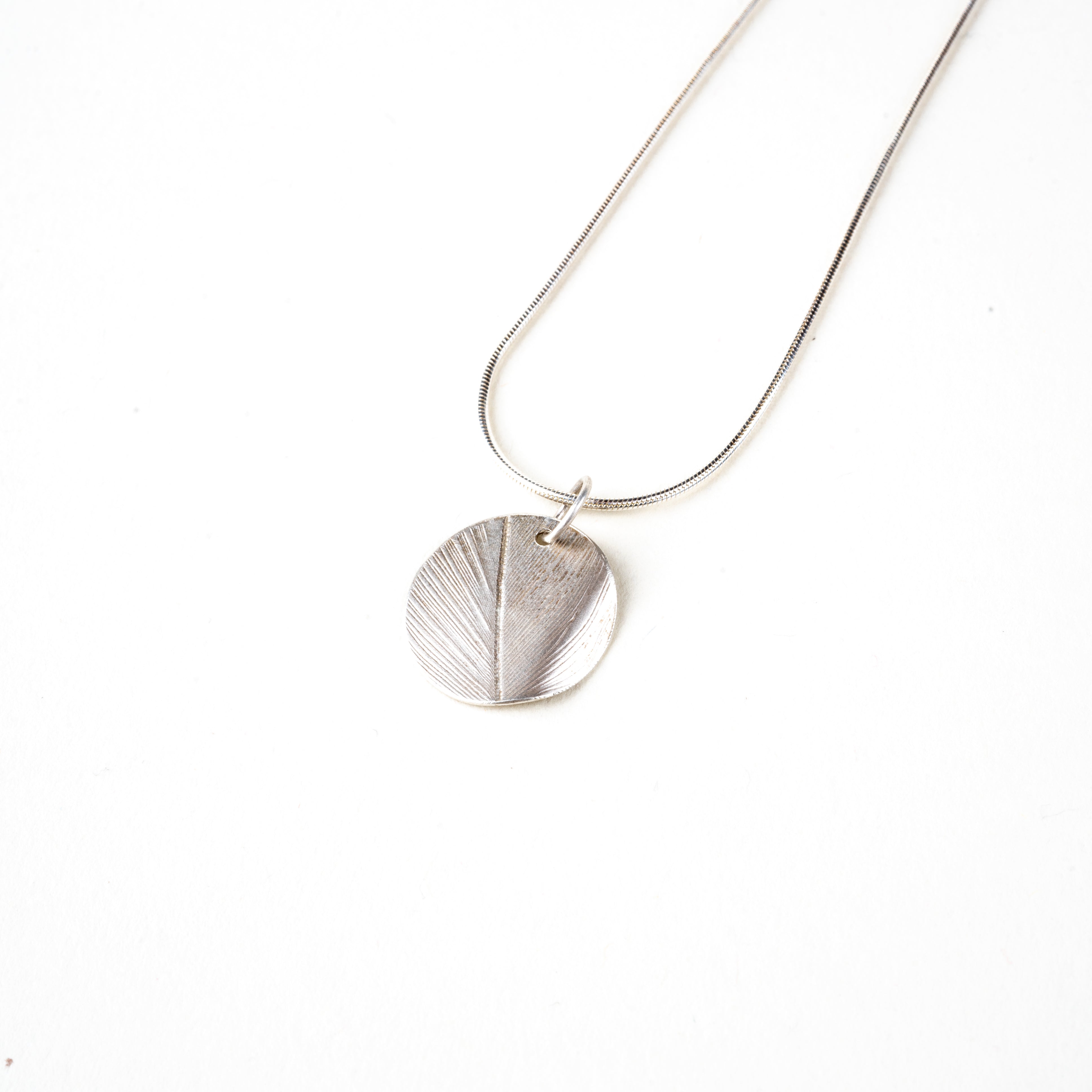 LFJ Orbit Wave Textured Necklace