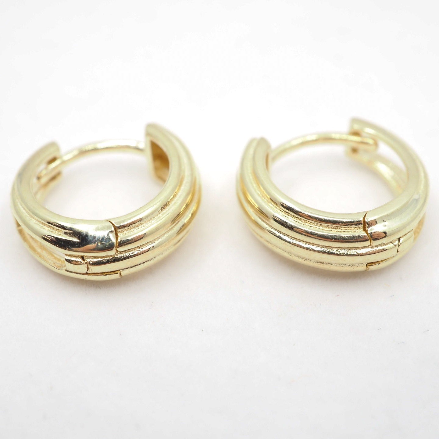 Cut-Out Huggie Hoop - 10k Gold