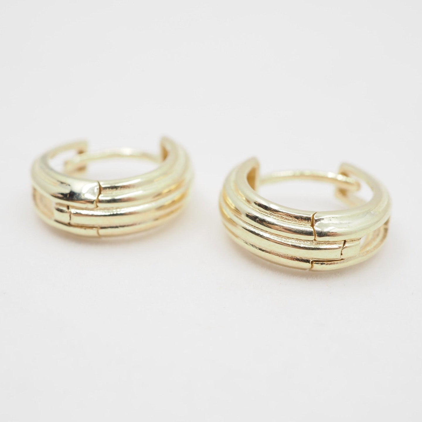 Cut-Out Huggie Hoop - 10k Gold