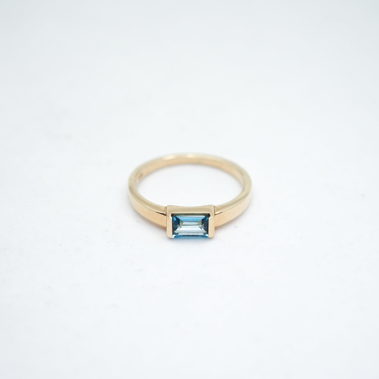 10k Uma Ring Topaz