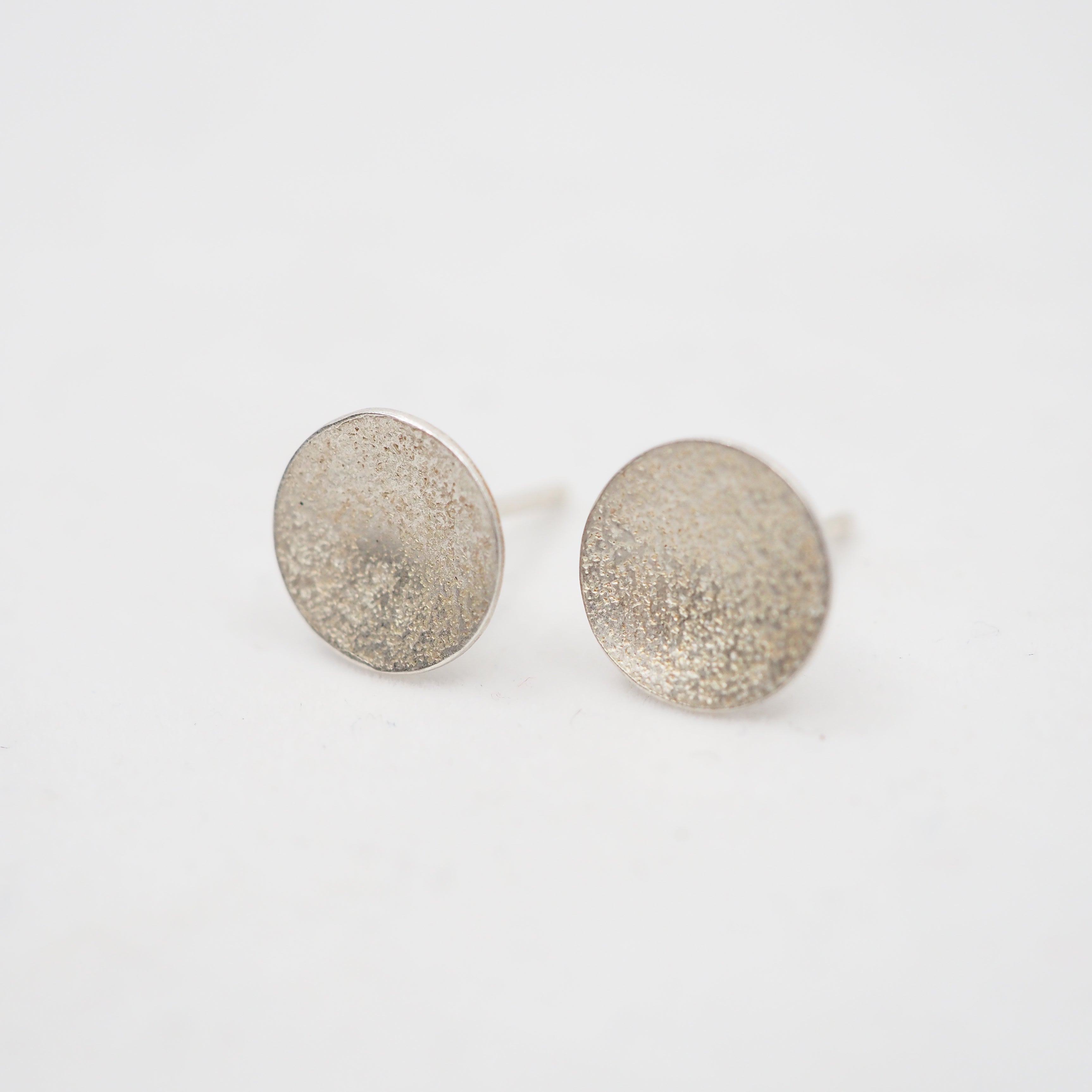 Clous d'oreilles texturés Orbit - Argent sterling