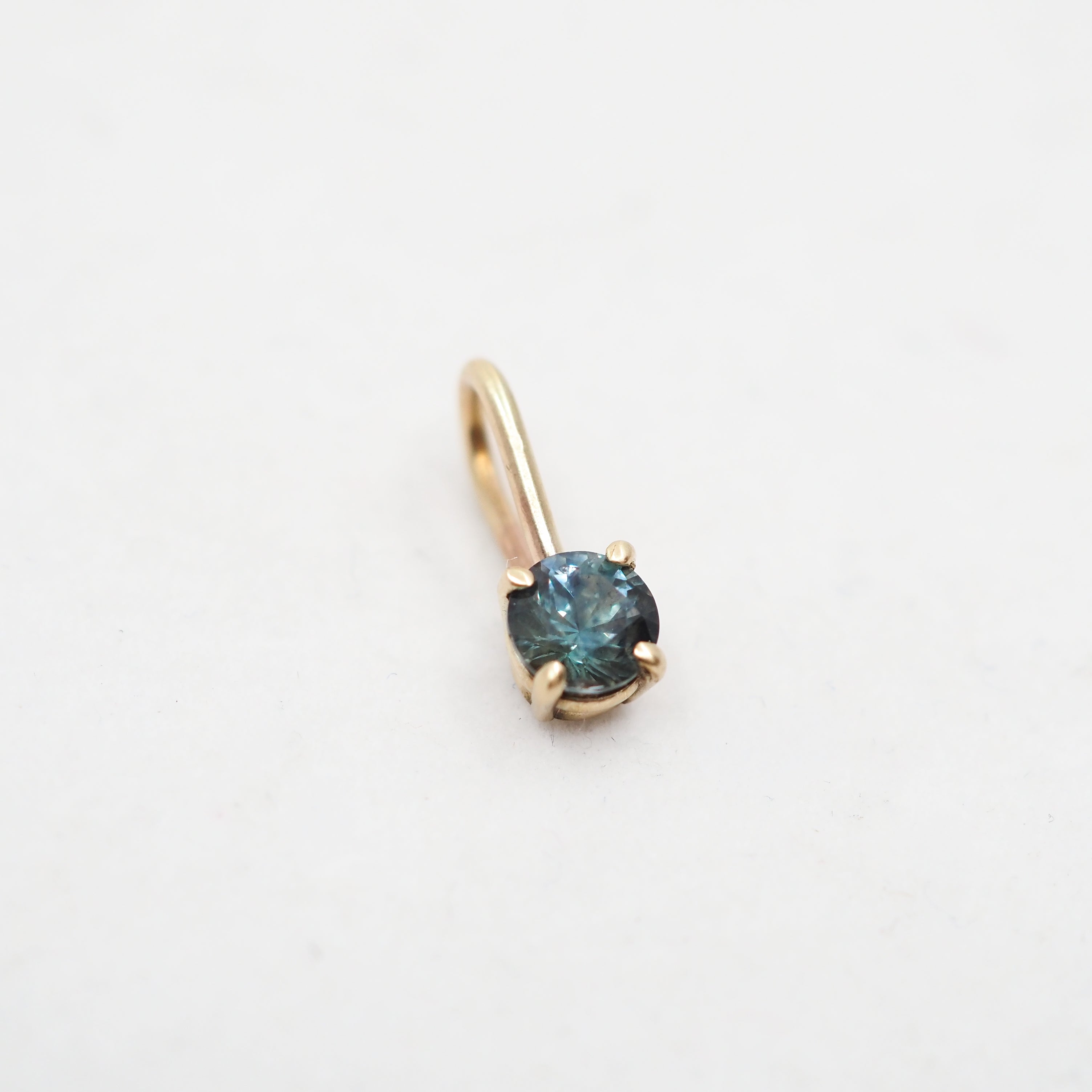 10k Gold Round Pendant - Montana Sapphire