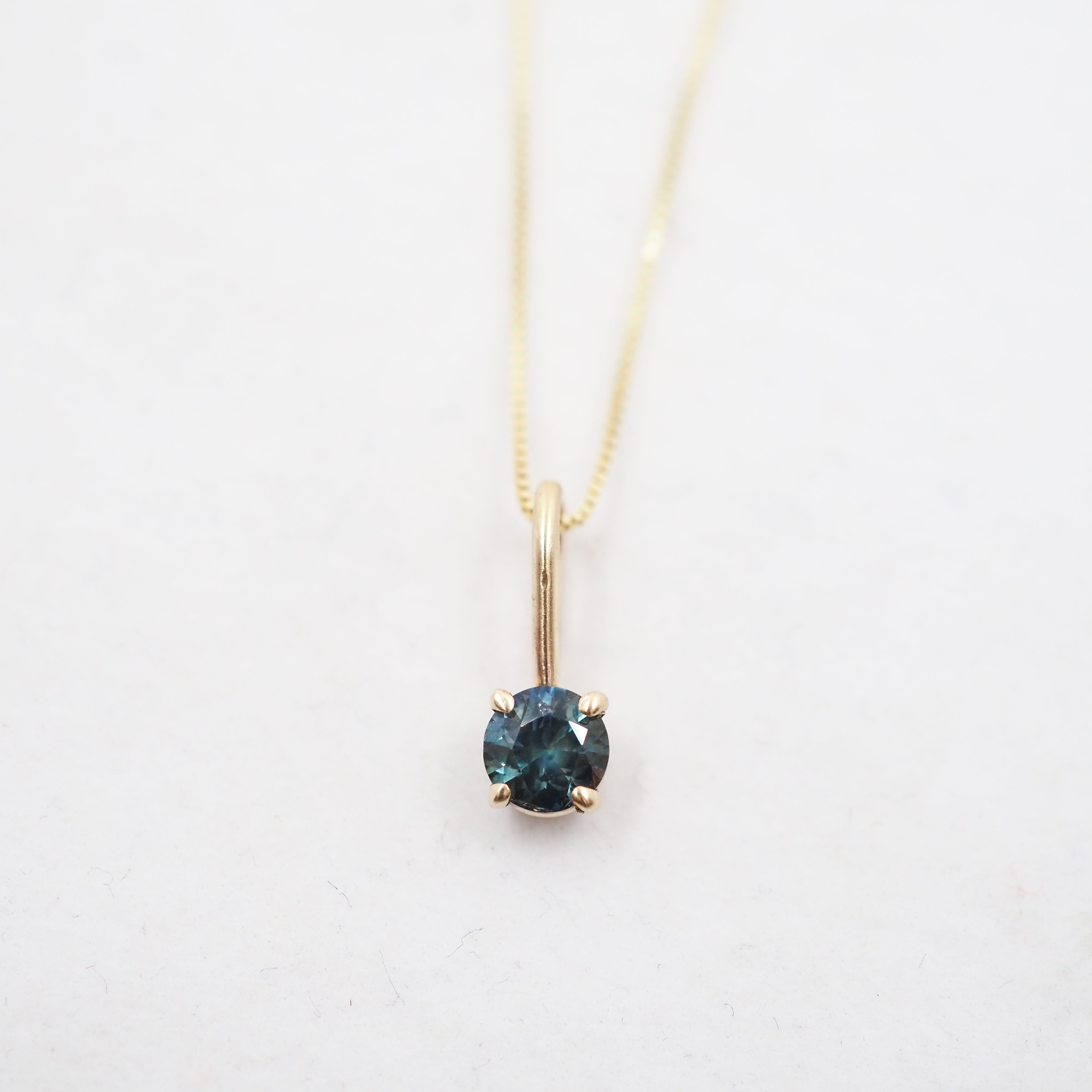 10k Gold Round Pendant - Montana Sapphire