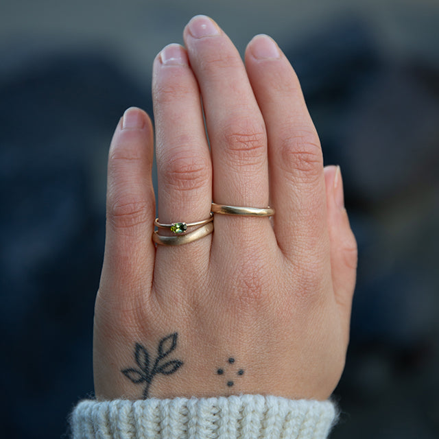 10k Gold Oval Sunlight Ring - East/West