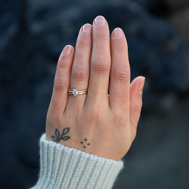 10k Gold Oval Sunlight Ring - Vertical