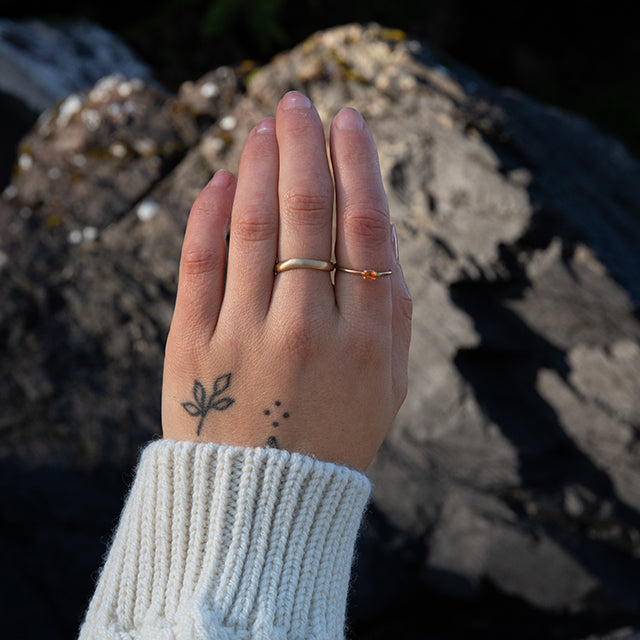 10k Gold Oval Sunlight Ring - East/West