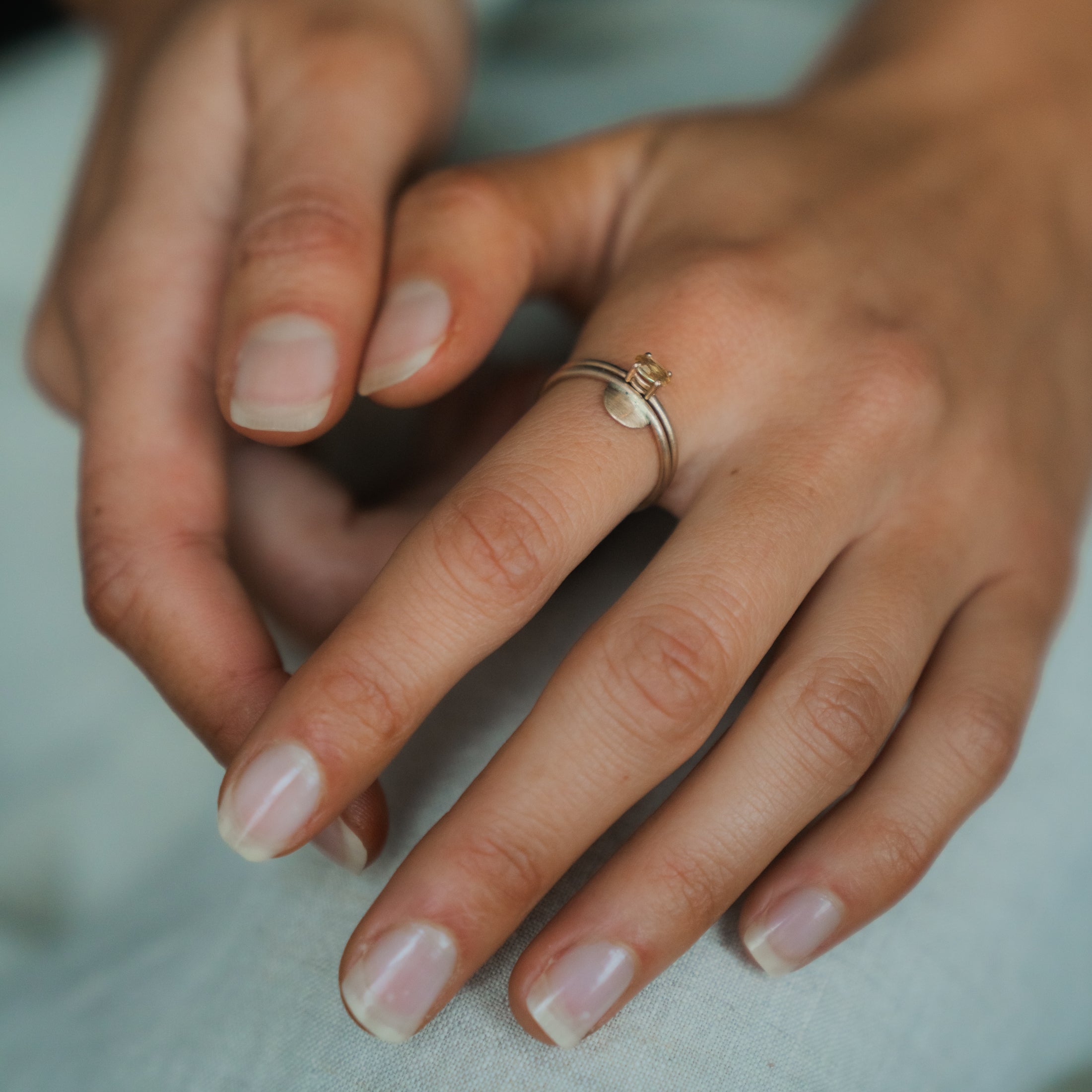 10k Gold Oval Sunlight Ring - East/West