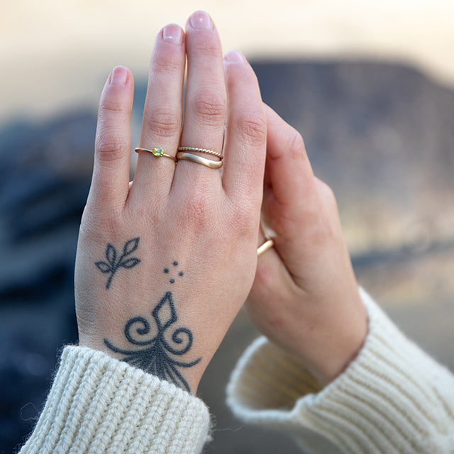 10k Gold Oval Sunlight Ring - East/West
